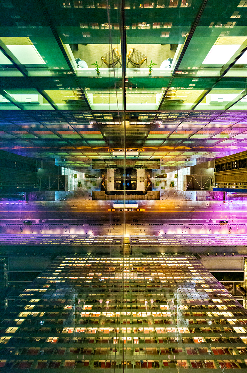 Illustration for article titled Stunning photos of windows transform New York City into a starship